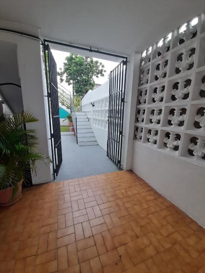 Frente Aeropuerto De Isla Verde Сан-Хуан Екстер'єр фото